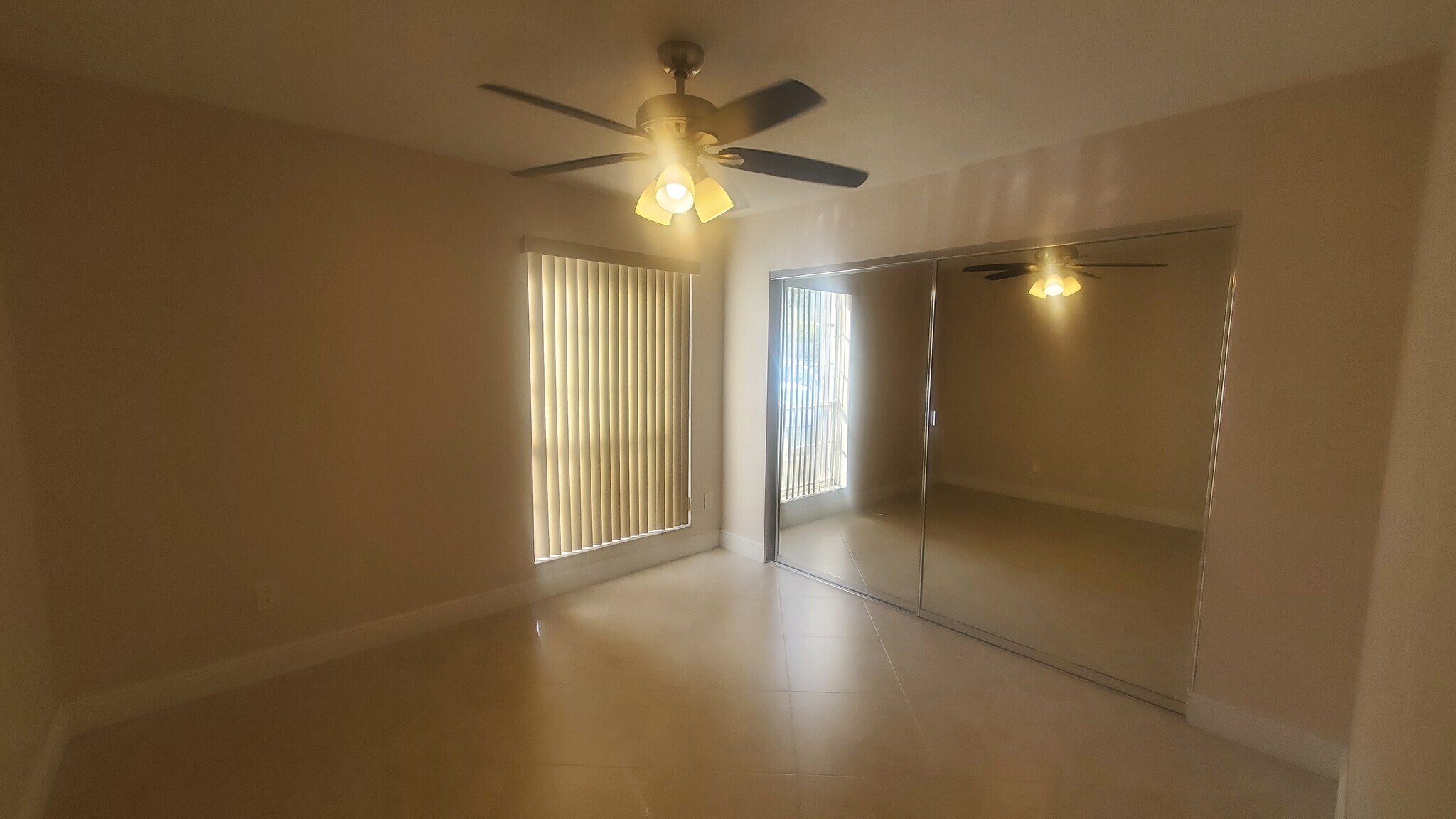 Building Photo - 10738 N Kendall Dr