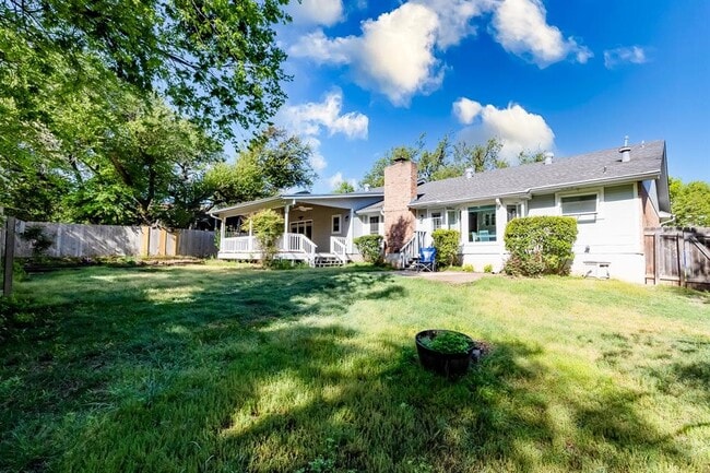 Building Photo - 11209 Deadoak Ln