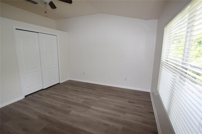 Building Photo - 15349 Oak Apple Ct