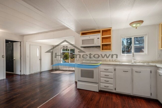 Building Photo - 2 Bedroom 1 Bath Home Available in Sagle's...