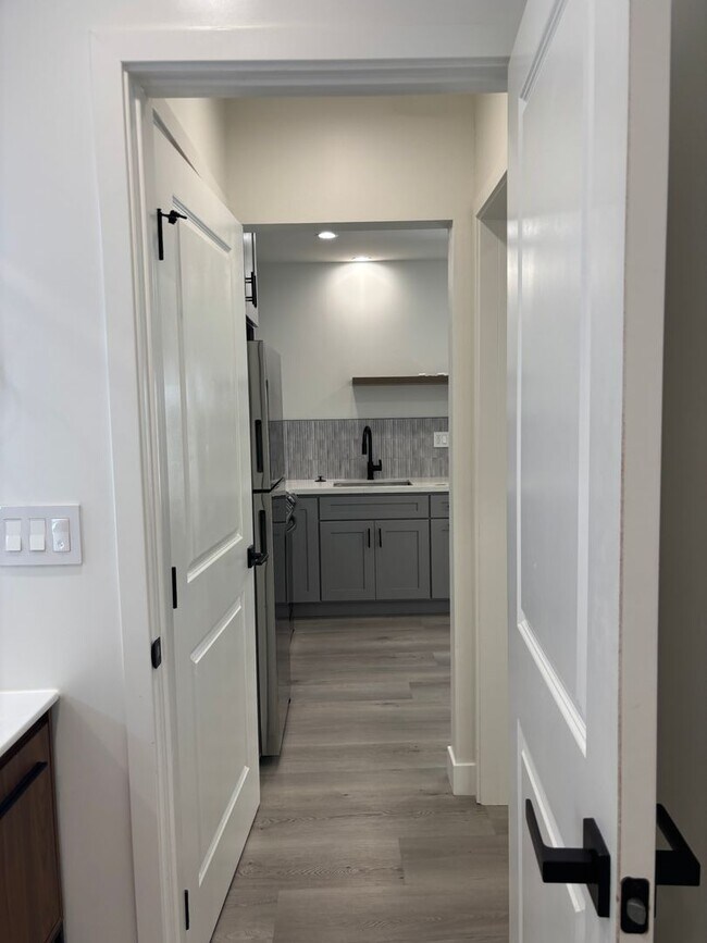 Building Photo - 1219-1223 S Lake St