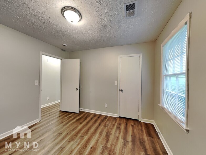 Building Photo - 175 Mountain View Cir