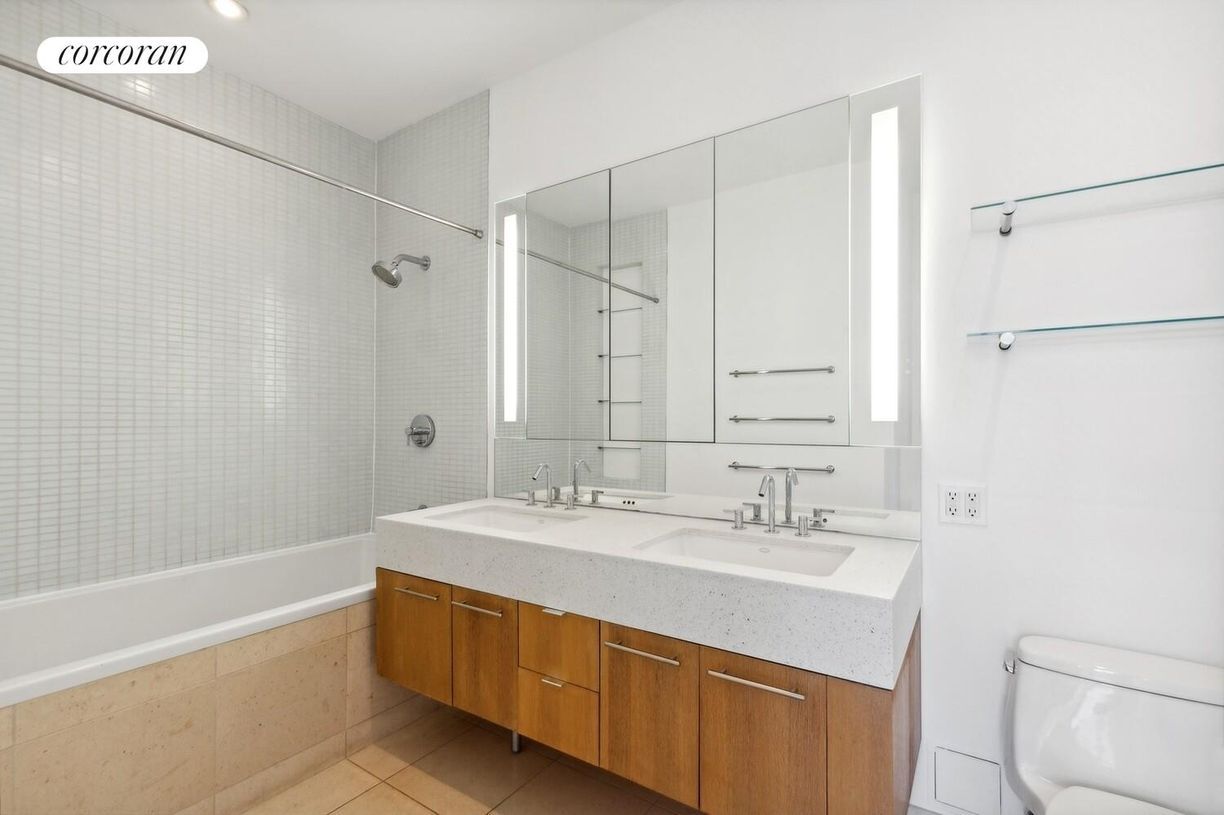 Building Photo - 85 Adams St