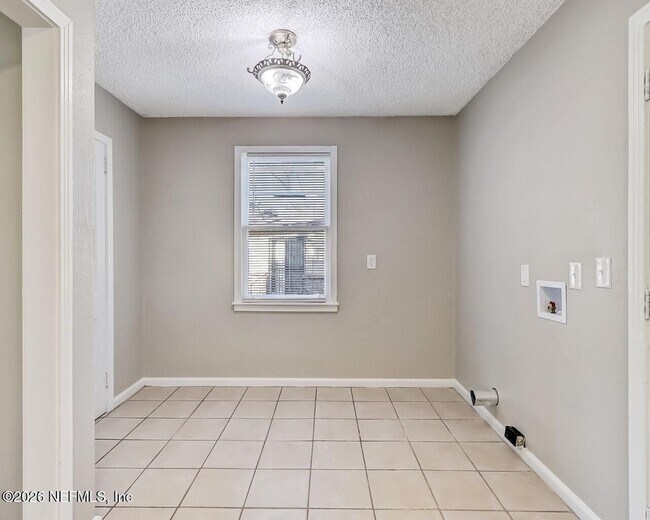 Building Photo - 1901 Pullman Ct
