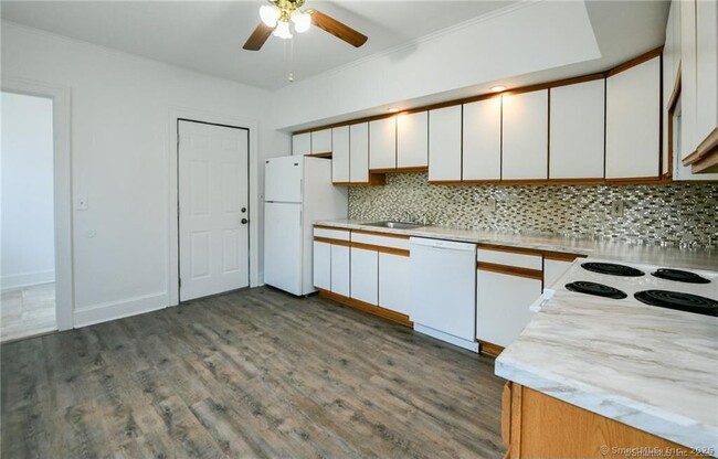 Primary Photo - 26 Eastwood Ave