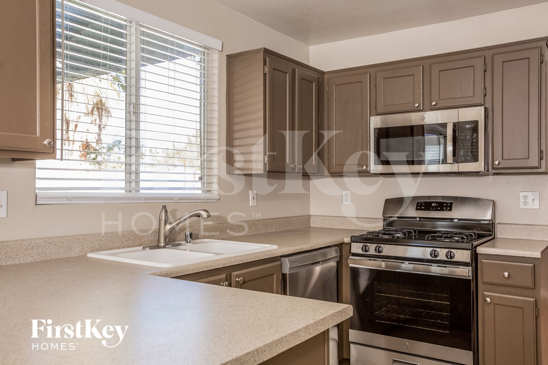 Building Photo - 9360 Willow Meadow Ct