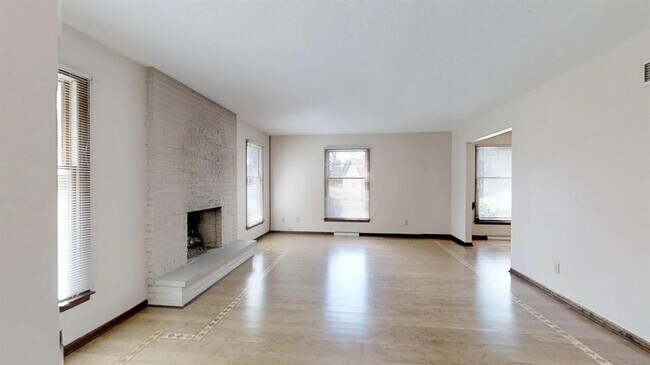 Building Photo - 933 High Meadow Dr