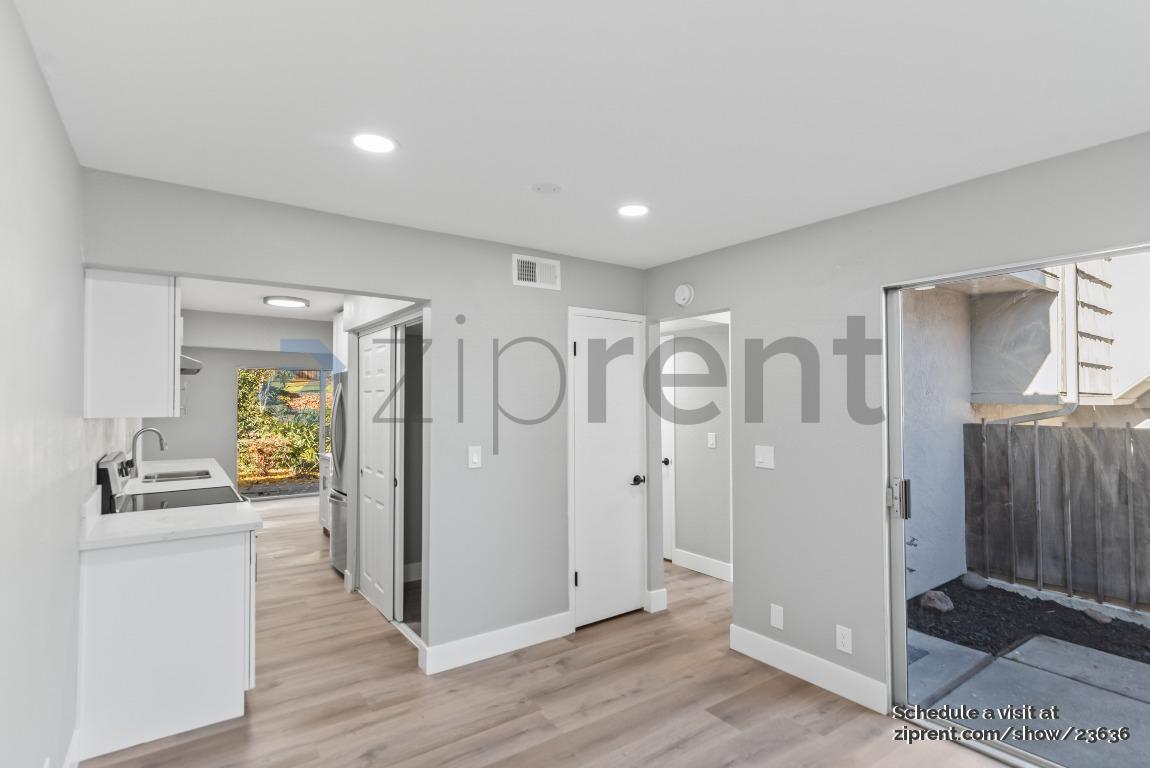 Building Photo - Unit