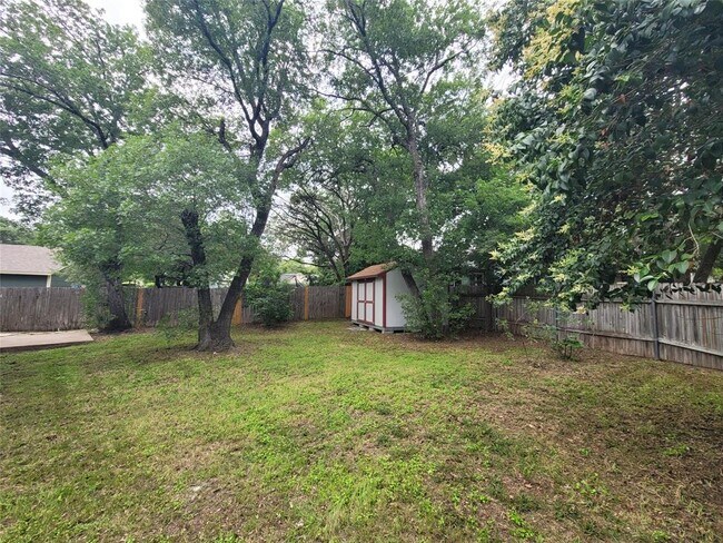 Building Photo - 501 Mountain Laurel Dr