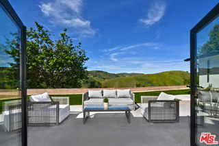 Building Photo - 26065 Farmfield Rd