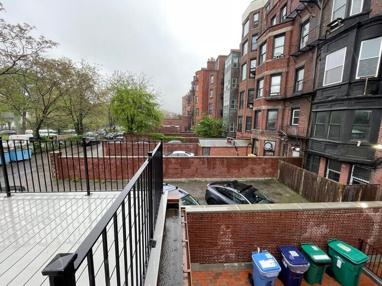 Building Photo - 456 Beacon St
