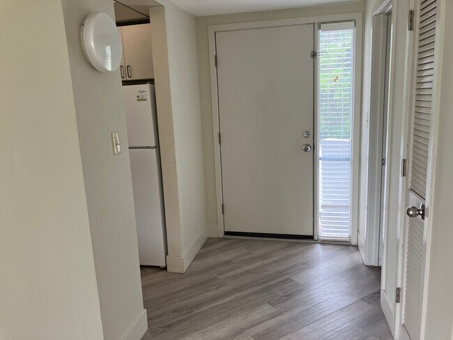 Building Photo - 2 bedroom 2.5 bathroom in Calabash