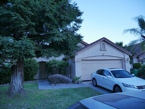 Building Photo - 1 Story Home With Excellent Curb Appeal