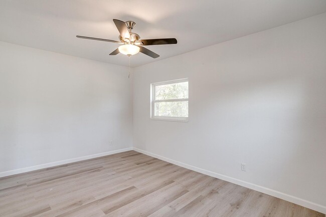 Building Photo - Remodeled 3 Bed, 1 Bath Home in Morningsid...