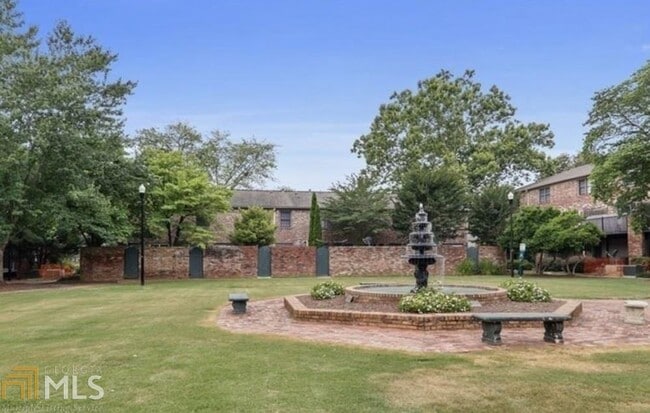 Building Photo - 3121 Colonial Way