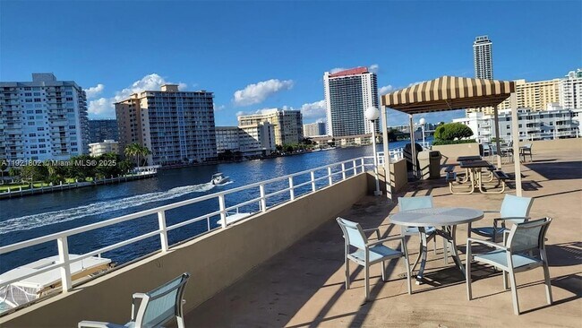 Building Photo - 1985 S Ocean Dr