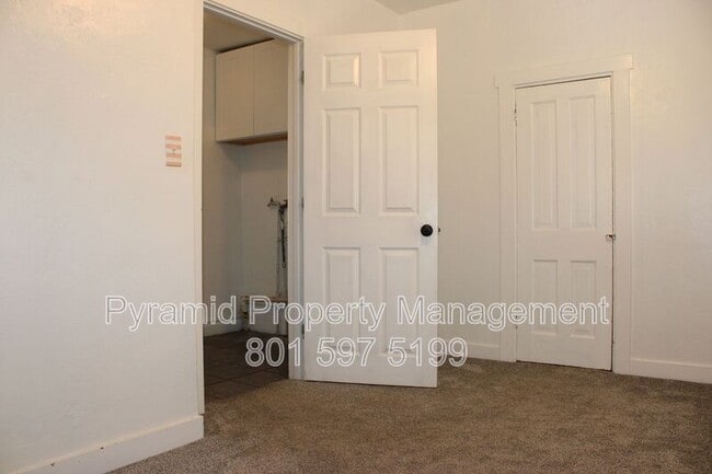 Building Photo - 489 E Center St