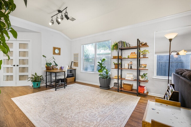 Building Photo - 904 Melted Candle Cove