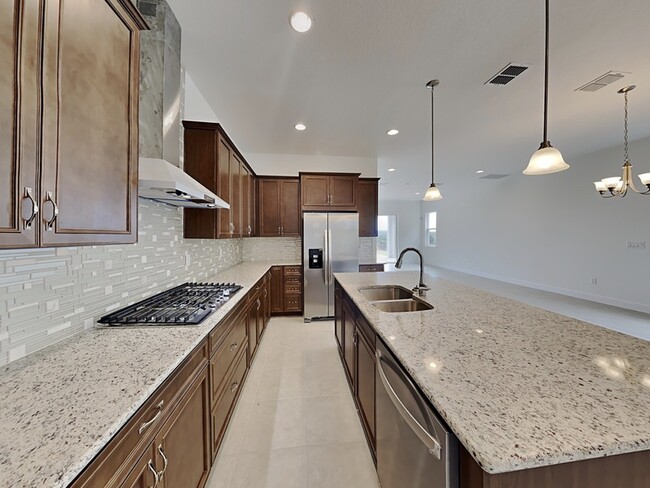 Building Photo - 15709 Vetta Dr