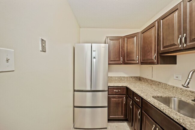 Building Photo - One month free rent with a lease start date on or before February 28th, 2026! 1 bedroom 1 bathroo...