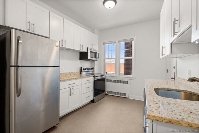 Building Photo - 684 Farmington Ave