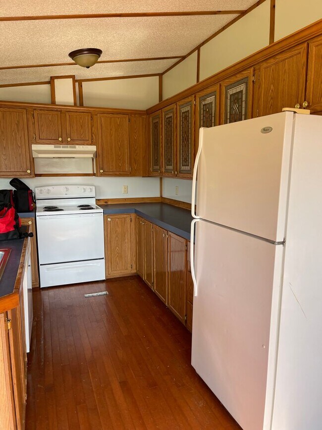 Building Photo - 3 BEDROOM 2 BATHROOM HOUSE FOR RENT