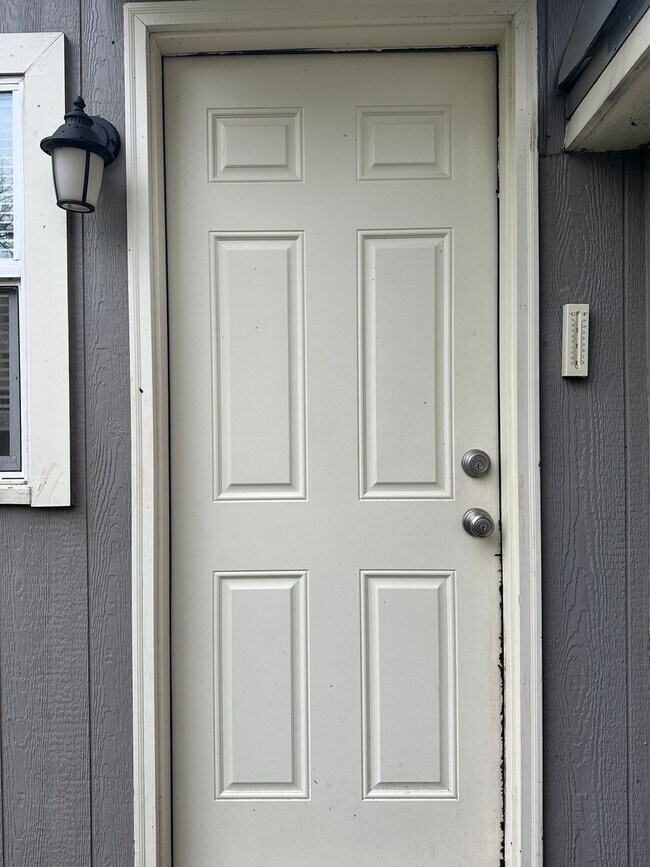 Building Photo - Great Home Located in the Lawton Heights Area! Pets Negotiable with Owner Approval!