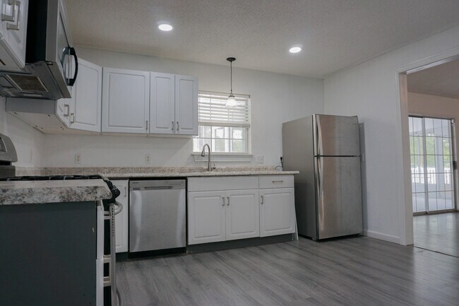 Building Photo - 233 Grand Prix Dr