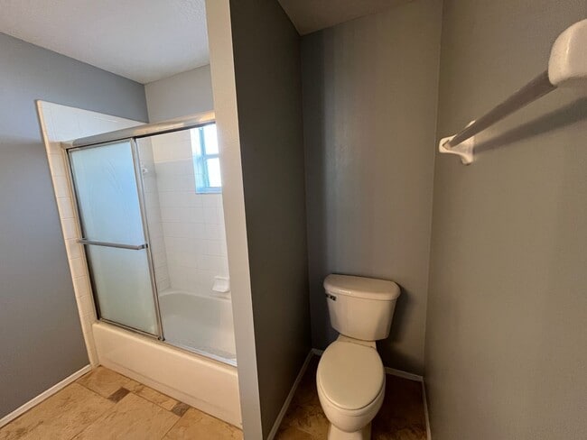 Building Photo - 2304 Hickory Pine St