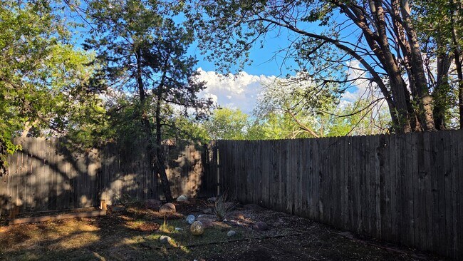 Building Photo - 2205 Friendship Cir