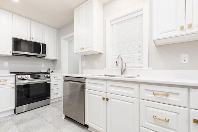 Building Photo - 2664 Kings Hwy