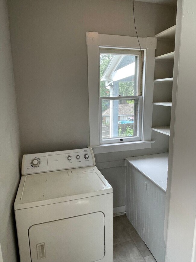 Building Photo - 135/137 Whitney