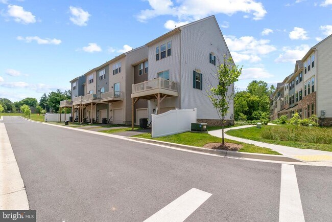 Building Photo - 9826 Posterity Ln