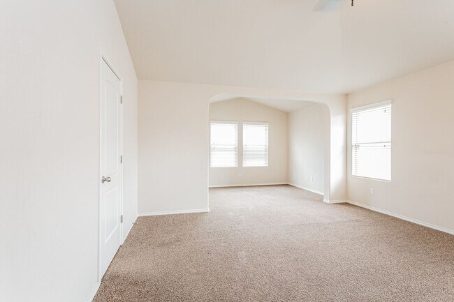Building Photo - 3 Bedrooms, 2.5 Bathrooms – Stylish and Co...