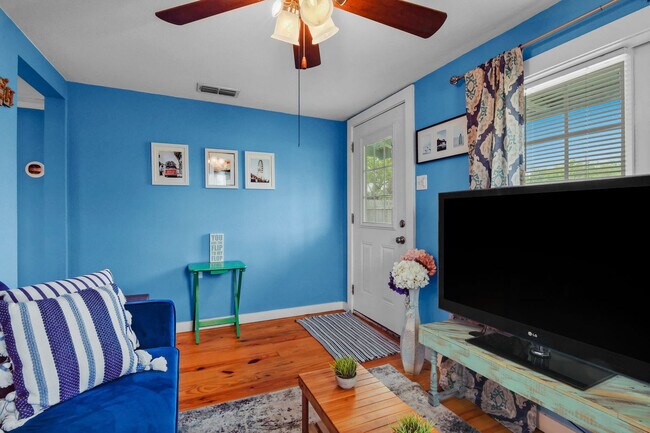 Building Photo - 822 N Ann St