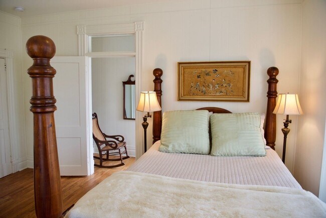 Building Photo - Stunning Furnished Historic Renovation in ...
