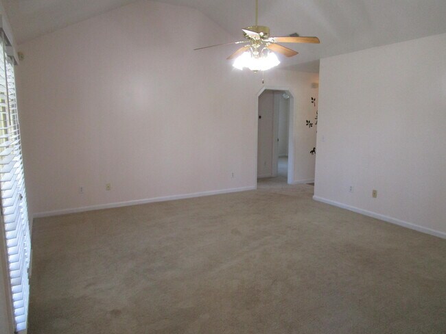 Building Photo - 2555 Nicholson Dr