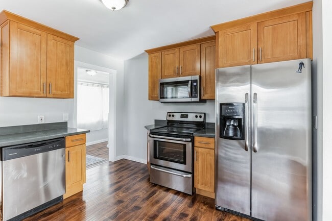Building Photo - 10827 10th Ave SW