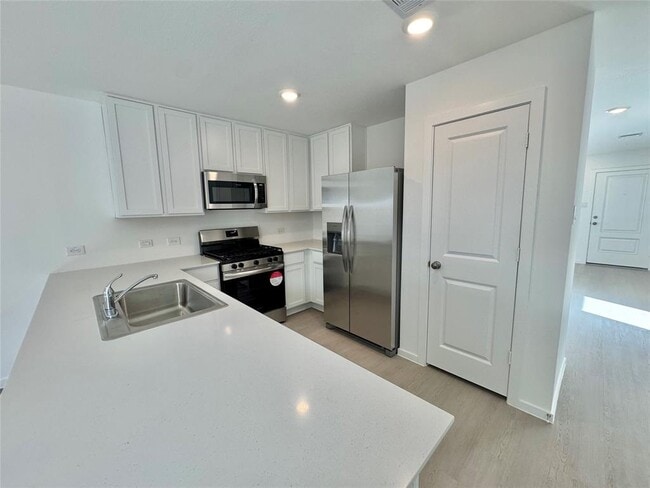 Building Photo - 5902 Starling Dr