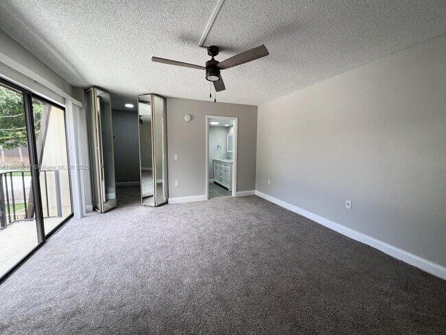 Building Photo - 1415 14th Ct