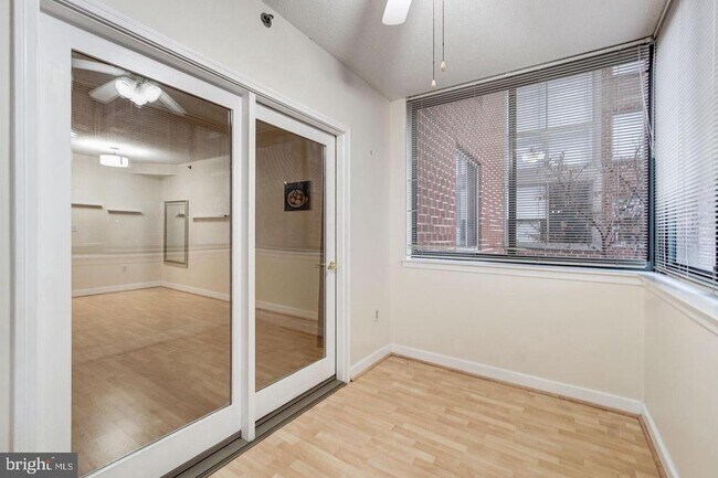 Building Photo - 1050 N Taylor St