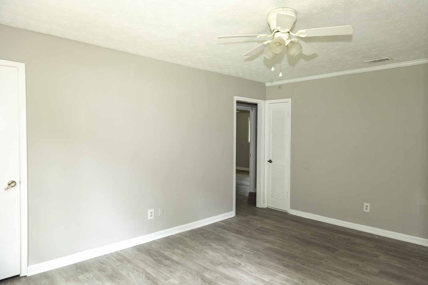 Building Photo - 4801 Valley Dale Dr SW