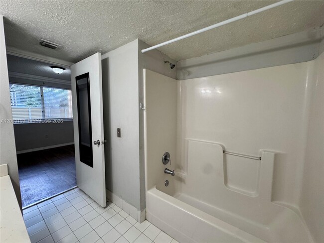 Building Photo - 9909 Westwood Dr