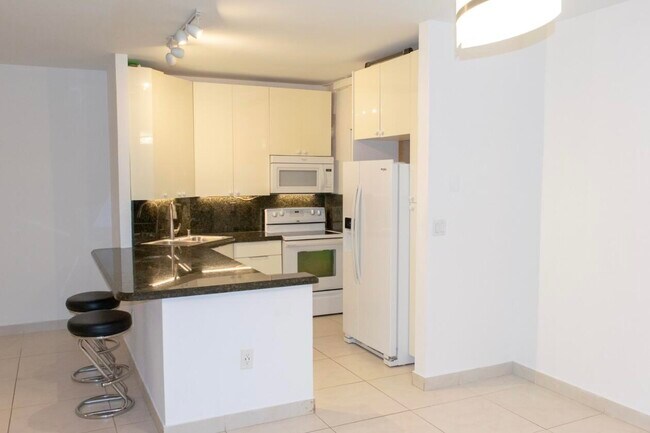 Building Photo - 50 SW 3rd Ave