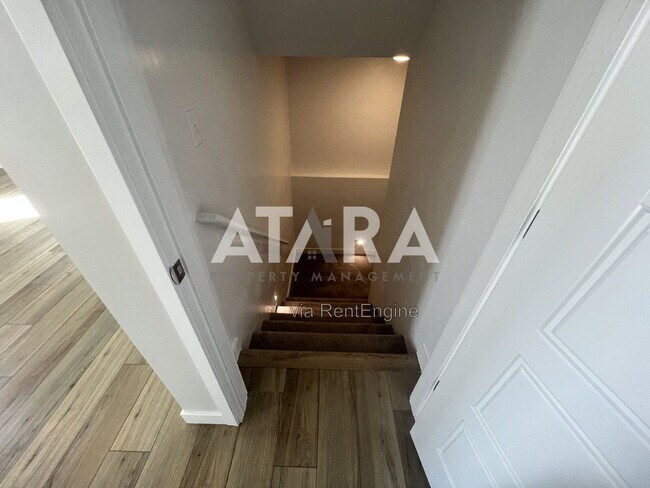 Building Photo - 1754 Oakwood Ln