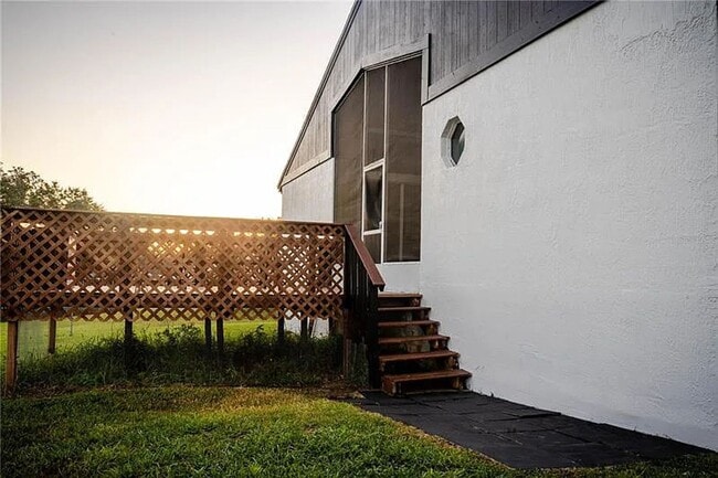 Building Photo - Highland Chase Three Bedroom, Updated Kitchen and Large Patio