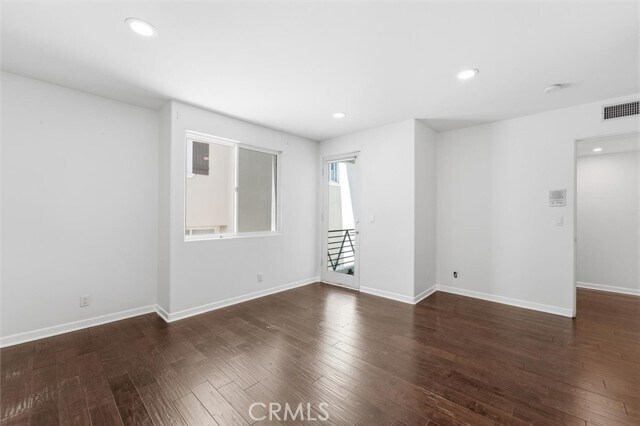 Building Photo - 935 1st St