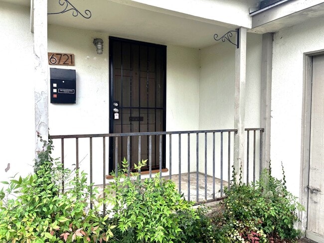 Building Photo - 2BR 1BA Allied Gardens Home - Hardwood Floors, Washer/Dryer, 2 Car Garage, HUGE backyard, 2 Pets ...