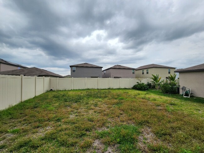 Building Photo - Gorgeous 4-Bedroom, 2.5-Bathroom Home in R...