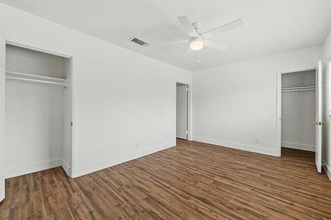 Building Photo - 2401 Winsted Ln